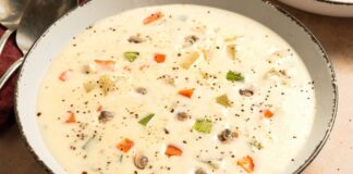 Clam Chowder Amerika’nın En Sevilen Deniz Ürünü Çorbası Yeniden Popülerleşiyor Amerikan mutfağının ikonik lezzetlerinden biri olan Clam Chowder, son yıllarda hem restoran menülerinde hem de ev yapımı tariflerde yeniden yükselişe geçti. Özellikle deniz ürünlerini sevenlerin favorisi hâline gelen bu kremamsı çorba, kökeni itibarıyla Atlantik kıyılarına dayanıyor. Lezzet olarak yoğun, dokusu bakımından doyurucu olan Clam Chowder, bugün dünya çapında bilinen bir tat hâline gelmiş durumda. Türkiye’de de gastronomi meraklılarının ilgisini çeken bu özel çorba, kendine özgü kıvamı ve aromasıyla farklı damaklara hitap etmeyi başarıyor. Konulu bir haber görseli.