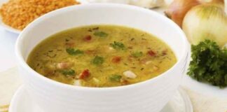 Kış aylarının vazgeçilmez yemekleri arasında yer alan etli sebze çorbası, hem besleyici hem de doyurucu yapısıyla sofraların baş tacı haline geliyor. İçerdiği et, çeşitli sebzeler ve doğal baharatlar sayesinde hem lezzetli hem de dengeli bir öğün sunuyor. Evde kolayca hazırlanabilen bu çorba, özellikle soğuk günlerde hem sıcaklık hem de enerji sağlıyor. Modern mutfaklarda da sıklıkla tercih edilen bu tarif, geleneksel tariflerden farklı olarak çeşitli sebzeler ve et çeşitleriyle zenginleştiriliyor. Konulu bir haber görseli.