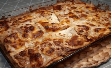 İtalyan Mutfağının Üç Büyükler Buluşması Fırında Lazanya Penne Arabiata ve Spagetti Bolonez İtalyan mutfağı, dünyanın dört bir yanında lezzet ve tutku ile anılan bir gastronomi geleneğidir. Bu mutfağın derinliğini ve çeşitliliğini en iyi yansıtan üç ikonik yemek, Bolonya’nın katmanlı zenginliği Fırında Lazanya, aynı bölgenin klasik et sosu Spagetti Bolonez ve Roma’nın ateşli sadeleştirilmiş lezzeti Penne Arabiata'dır. Her biri farklı bir hazırlık tekniği ve tarihi arka plana sahip olan bu üçlü, İtalya'nın bölgesel mutfak kimliklerini ve makarna kültürünün çeşitliliğini gözler önüne serer. Bu haberimizde, bu üç başyapıtın sırlarını ve sofralarımızdaki yerlerini inceliyoruz. Konulu bir haber görseli.