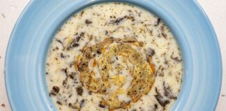 Malatya usulü tarhana, Türk mutfağının geleneksel çorbalarından biri olarak bilinir ve özellikle kış aylarında sofralarda sıkça yer alır. Fermente edilmiş yoğurt ve buğday karışımı ile hazırlanan tarhana, hem besleyici hem de enerji verici bir çorba olarak öne çıkar. Malatya usulü tarhana çorbası, yöresel tariflere sadık kalındığında hem yoğun aromalı hem de doyurucu bir öğün sunar. Konulu bir haber görseli.