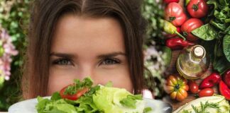 Adventist beslenme anlayışı, yalnızca bir diyet modeli değil, inanç temelli bir yaşam biçimi olarak öne çıkar. Yedinci Gün Adventistleri tarafından benimsenen bu beslenme yaklaşımı, bedeni Tanrı’nın bir emaneti olarak görür ve sağlığın korunmasını ruhsal yaşamın ayrılmaz bir parçası kabul eder. Bu nedenle Adventist beslenme, bilinçli seçimler, ölçülülük ve doğallık üzerine kuruludur. Konulu bir haber görseli.