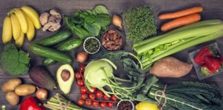 Alkalin Diyeti, son yıllarda sağlıklı yaşam ve doğal beslenme trendleriyle birlikte sıkça gündeme gelen beslenme yaklaşımlarından biri olarak öne çıkıyor. Vücudun asit-baz dengesini korumayı hedefleyen bu diyet modeli, yalnızca kilo kontrolüyle değil, genel sağlık algısıyla ilişkilendiriliyor. Özellikle işlenmiş gıdaların yoğun tüketildiği modern beslenme düzenine bir alternatif sunması, Alkalin Diyetine olan ilgiyi artırıyor. Konulu bir haber görseli.