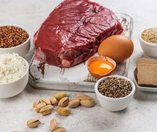 Amino asit takviyeli diyet, son yıllarda sporla ilgilenen bireylerden yoğun tempoda çalışanlara kadar geniş bir kesimin ilgisini çeken beslenme yaklaşımlarından biri haline geldi. Proteinlerin yapı taşları olan amino asitler, vücudun temel işlevleri açısından kritik bir rol üstlenir. Amino asit takviyeli diyet, günlük beslenmede alınan amino asit miktarını destekleyerek kas onarımı, enerji üretimi ve genel metabolik dengeyi korumayı hedefler. Konulu bir haber görseli.