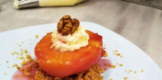 Ayva Tatlısı Kış Sofralarında Yeniden Popüler Oluyor Kış aylarının en sevilen meyvelerinden biri olan ayva, yalnızca vitamin ve mineral açısından zengin içeriğiyle değil aynı zamanda Türk mutfağındaki özel yeriyle dikkat çekiyor. Özellikle soğuk havalarda sofraların tatlı ihtiyacını karşılayan ayva tatlısı, hem hafif yapısıyla hem de besleyiciliğiyle öne çıkıyor. Son yıllarda yeniden popüler hale gelen tatlı, restoranlarda ve evlerde sıkça hazırlanıyor. Konulu bir haber görseli.