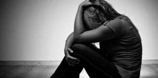 Depresyon, günümüzde birçok insanın yaşam kalitesini etkileyen önemli bir ruhsal durum olarak öne çıkıyor. Günlük hayatta yaşanan stres, sosyal baskılar ve düzensiz yaşam alışkanlıkları, ruhsal dengeyi olumsuz yönde etkileyebiliyor. Bu noktada beslenme düzeni, yalnızca fiziksel sağlığı değil, zihinsel ve duygusal durumu da yakından ilgilendiriyor. depresyon diyeti, ruh sağlığını desteklemeyi amaçlayan, dengeli ve sürdürülebilir bir beslenme anlayışı olarak dikkat çekiyor. Konulu bir haber görseli.