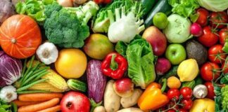 Günümüzde sağlıklı yaşam arayışları artarken, beslenme alışkanlıkları da yeniden sorgulanmaya başladı. Bu noktada öne çıkan kavramlardan biri mevsimsel beslenme oluyor. Mevsimsel beslenme, yalnızca ne yediğimizle değil, ne zaman yediğimizle de ilgilenen bütüncül bir yaklaşımı ifade eder. Doğanın sunduğu ürünleri kendi zamanında tüketmek, hem beden hem de çevre açısından önemli kazanımlar sağlar. Konulu bir haber görseli.