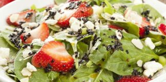 Düşük Yağ Yemeklerle Dengeli Beslenme Anlayışı Günlük Hayatta Öne Çıkıyor Sağlıklı yaşam arayışı, son yıllarda beslenme alışkanlıklarının yeniden gözden geçirilmesine neden oluyor. Bu dönüşümün önemli başlıklarından biri de düşük yağ yemek anlayışı olarak öne çıkıyor. Özellikle kalp sağlığı, kilo kontrolü ve genel yaşam kalitesini artırma isteği, yağ oranı azaltılmış öğünlere olan ilgiyi artırmış durumda. Geleneksel mutfak alışkanlıklarıyla modern beslenme bilincinin kesiştiği bu noktada, düşük yağlı yemekler daha fazla konuşuluyor. Konulu bir haber görseli.