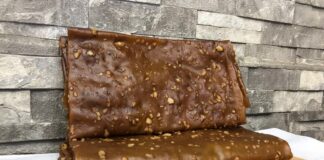 Erzurum’un köklü mutfak kültürü içinde yüzyıllardır kendine yer bulan Erzurum dut pestili, hem besleyici yapısı hem de doğal içeriğiyle Türkiye’nin birçok bölgesinde tercih edilen özel lezzetlerden biri haline geldi. Doğu Anadolu’nun sert iklimine uygun olarak enerji veren, uzun süre dayanabilen ve tamamen doğal yöntemlerle hazırlanan pestil, bugün hem yerel halk içinde hem de gastronomi dünyasında önemli bir yere sahip. Erzurum’un yüksek yaylalarında yetişen dut ağaçlarından toplanan meyvelerle hazırlanan bu ürün, şeker ilavesi olmadan da tatlı ve aromatik bir yapı sunmasıyla dikkat çekiyor. Geleneksel yöntemlerle hazırlanan dut pestili, özellikle kış aylarında enerji ihtiyacını karşılamada önemli rol oynuyor. Konulu bir haber görseli.