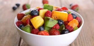 Fruitarian beslenme, son yıllarda alternatif beslenme yaklaşımları arasında en çok tartışılan ve merak edilen modellerden biri olarak öne çıkmaktadır. Temelinde doğaya minimum müdahale ile beslenme fikri bulunan bu yaklaşım, özellikle sade yaşam, etik tüketim ve farkındalık kavramlarıyla birlikte anılmaktadır. Fruitarian Beslenme, klasik vegan ve vejetaryen beslenmeden daha dar bir çerçeveye sahip olmasıyla dikkat çekmektedir. Konulu bir haber görseli.