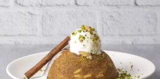 Türk mutfağının en köklü tatlılarından biri olan irmik helvası, yıllar içinde farklı yorumlarla sofralardaki yerini korurken dondurmalı irmik helvası bu dönüşümün en dikkat çekici örneklerinden biri olarak öne çıkıyor. Sıcak helvanın yoğun ve doyurucu yapısı ile dondurmanın serinletici etkisini bir araya getiren bu tatlı, hem geleneksel damak zevkine hitap ediyor hem de modern sunum anlayışıyla yeni nesil tüketicilerin ilgisini çekiyor. Özellikle restoran ve lokantalarda sıkça karşımıza çıkan bu lezzet, klasik bir tatlının nasıl yeniden yorumlanabileceğini gösteren güçlü bir örnek olarak kabul ediliyor. Konulu bir haber görseli.