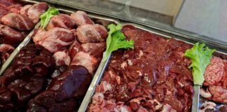 Sakatat kültürü, mutfak tarihinin en eski ve en karakteristik alanlarından birini temsil eder. Hayvanın yalnızca etinin değil, neredeyse her parçasının değerlendirilmesine dayanan bu anlayış, hem ekonomik hem de kültürel bir birikimin sonucudur. Sakatat kültürü, kıtlık dönemlerinden bolluk zamanlarına kadar farklı koşullarda şekillenmiş, toplumların hayatta kalma refleksiyle damak zevkini birleştiren güçlü bir mutfak pratiği olarak varlığını sürdürmüştür. Konulu bir haber görseli.