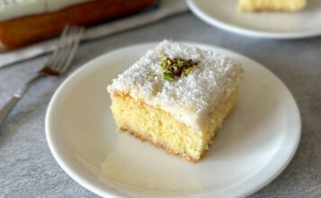Türk mutfağının en sevilen sütlü tatlılarından biri olan irmikli muhallebi, özellikle hafif ve pratik tatlı arayışında olanların tercihi olmaya devam ediyor. Son yıllarda sağlıklı beslenme trendinin yükselmesiyle birlikte sütlü tatlılara ilgi yeniden artarken, birçok kişi geleneksel tariflere yönelmeye başladı. Bu yönelişin en güçlü temsilcilerinden biri olan irmikli muhallebi, hem kolay hazırlanışı hem de hafif kıvamı ile dikkat çekiyor. Konulu bir haber görseli.