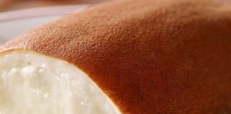 Türkiye’nin en sevilen sütlü tatlılarından biri olan kazandibi, son dönemde hem restoran menülerinde hem de ev yapımı tariflerde yeniden büyük bir yükseliş yaşıyor. Osmanlı mutfağından günümüze ulaşan bu eşsiz tatlı, hafifliği ve kendine özgü yanık üst dokusuyla tatlı severlerin ilgisini çekmeye devam ediyor. Gastronomi alanındaki gelişmeler, sosyal medyada paylaşılan tarif videoları ve geleneksel lezzetlere dönüş trendi, kazandibi tüketimindeki artışı hızlandırıyor. Uzmanlar, tatlının yumuşak dokusu ve nostaljik tadı sayesinde özellikle genç nesil tarafından da daha çok tercih edilmeye başlandığını belirtiyor. Konulu bir haber görseli.