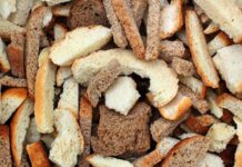 Toplumların yemek kültürü yalnızca zengin sofralar ve çeşitlilik üzerinden şekillenmez; kimi zaman sadelik, kanaat ve dayanıklılık da bu kültürün merkezinde yer alır. Kuru Ekmekle Yemek, bu açıdan bakıldığında hem tarihsel hem de toplumsal anlamlar taşıyan güçlü bir sofra pratiğidir. Yoklukla, sabırla ve paylaşmayla özdeşleşen bu alışkanlık, sadece beslenme biçimi değil, aynı zamanda bir yaşam felsefesini de yansıtır. Konulu bir haber görseli.