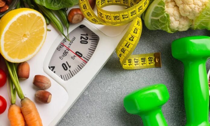 Lenfatik sistem, vücudun bağışıklık ve toksin atılımında kritik bir rol oynar. Bu sistemin sağlıklı çalışması, genel enerji seviyesi, bağışıklık fonksiyonları ve hücresel sağlık açısından büyük önem taşır. Lenfatik sistem diyeti, lenf akışını destekleyen besinlerle hazırlanmış bir beslenme yaklaşımıdır ve vücudu doğal yolla arındırmayı hedefler. Bu diyet, hem detoksifikasyonu kolaylaştırır hem de inflamasyon riskini azaltır. Konulu bir haber görseli.