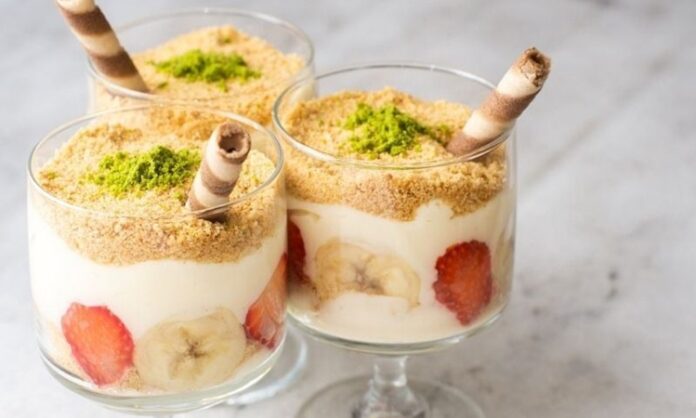 Son yıllarda Türkiye’nin tatlı trendleri arasında hızlı bir yükseliş yaşayan magnolia, hafif kreması ve meyveyle bütünleşen dokusuyla geniş bir hayran kitlesi oluşturuyor. Özellikle büyük şehirlerdeki kafelerde ve pastanelerde satış oranları hızla artan bu tatlı, her yaştan tüketiciye hitap etmesiyle dikkat çekiyor. Sosyal medyada paylaşılan videolar, hazırlanış aşamalarının izleyicileri büyülemesi ve tatlının şık sunumu sayesinde magnolia artık ülke genelinde bir fenomen hâline geldi. Konulu bir haber görseli.