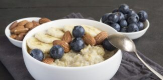 Post-workout beslenme, antrenman sonrasında vücudun toparlanma sürecini desteklemeyi amaçlayan beslenme düzenini ifade eder. Spor sonrasında kaslar yorgun, enerji depoları ise büyük ölçüde boşalmış durumdadır. Post-workout beslenme, bu kayıpların dengeli şekilde yerine konmasını sağlayarak hem performans gelişimini hem de genel vücut sağlığını destekler. Konulu bir haber görseli.