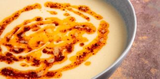 Kış aylarının vazgeçilmezleri arasında yer alan çorbalar, hem besleyici hem de doyurucu öğünler sunuyor. Özellikle kremalı karnabahar çorbası, sağlıklı beslenmeyi ön planda tutanların favori tarifleri arasında bulunuyor. Karnabaharın kendine has tadı, kremanın yumuşak dokusuyla birleştiğinde çorba, hem göz hem de damak zevki açısından tatmin edici bir hal alıyor. Evde kısa sürede hazırlanabilmesi, çorbayı pratik bir öğün hâline getiriyor. Konulu bir haber görseli.