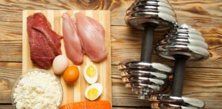 Sporcu beslenmesi, fiziksel performansın artırılması, antrenman verimliliğinin korunması ve toparlanma sürecinin desteklenmesi açısından büyük önem taşımaktadır. Günümüzde profesyonel ya da amatör düzeyde spor yapan bireylerin yalnızca antrenman programlarına değil, aynı zamanda sporcu beslenmesi anlayışına da ciddi biçimde odaklandığı görülmektedir. Çünkü beslenme, spor performansının görünmeyen ancak en belirleyici unsurlarından biridir. Konulu bir haber görseli.