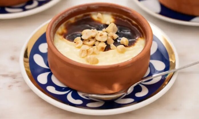 Türkiye’nin en köklü tatlılarından biri olan sütlaç, hem geleneksel hem modern sofralarda yerini korumaya devam ediyor. Tarihi Osmanlı mutfağına kadar uzanan bu hafif tatlı, son dönemde yapılan gastronomi festivalleri ve sosyal medya paylaşımlarıyla yeniden gündemin en popüler lezzetleri arasına girdi. Özellikle ev yapımı tariflerin yükselişi, doğal malzemelere olan ilginin artması ve pratik hazırlanışı, sütlaç talebini daha da artırıyor. Üstelik hem günlük tüketimde hem de özel günlerde tercih edilen bu tatlı, her yaş grubundan yoğun ilgi görüyor. Konulu bir haber görseli.