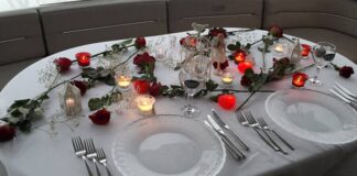 Evlilik, iki insanın hayatını birleştirmesinin ötesinde; alışkanlıkların, kültürlerin ve günlük ritüellerin de ortak bir paydada buluşması anlamına gelir. Bu yeni hayatın en sembolik anlarından biri ise evlilikte ilk yemek olarak kabul edilir. İlk kez aynı evde, aynı mutfakta hazırlanan ya da birlikte yenilen bu yemek, yalnızca bir öğün değil; yeni kurulan yuvanın sessiz ama güçlü bir ifadesidir. Türk kültüründe sofranın anlamı düşünüldüğünde, bu ilk yemeğin taşıdığı sembolik değer daha da belirginleşir. Konulu bir haber görseli.