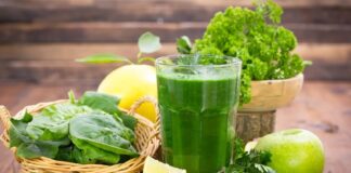 Yeşil detoks diyeti, vücudu toksinlerden arındırmak, sindirim sistemini desteklemek ve enerji seviyelerini artırmak amacıyla tercih edilen bir beslenme programıdır. Bu diyet, özellikle taze yeşil sebzeler, yeşil meyveler, bitkisel smoothieler ve yeşil çay gibi doğal içeriklerle uygulanır. Yeşil detoks diyeti, kısa süreli arınma programları ve sağlıklı yaşam trendleri arasında giderek popüler hale gelmektedir. Düzenli uygulandığında hem metabolizmayı destekler hem de bağışıklık sistemini güçlendirir. Konulu bir haber görseli.