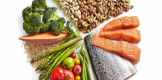 Zone Diyeti, beslenme dünyasında denge kavramını merkeze alan yaklaşımlardan biri olarak son yıllarda yeniden gündeme geliyor. Kilo kontrolü, metabolik denge ve hormonların düzenli çalışması gibi konuların ön plana çıkmasıyla birlikte bu beslenme modeli, katı yasaklardan uzak durmasıyla dikkat çekiyor. Zone Diyeti, yalnızca kilo vermeyi değil, vücudu “denge bölgesi” olarak tanımlanan ideal bir metabolik duruma ulaştırmayı hedefliyor. Konulu bir haber görseli.