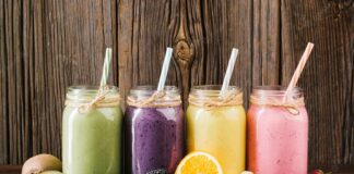 Son yıllarda sağlıklı yaşam ve dengeli beslenme konularına olan ilginin artmasıyla birlikte bitkisel smoothie kavramı da giderek daha fazla kişinin hayatına girmiş durumda. Özellikle yoğun şehir yaşamında pratik, doyurucu ve doğal alternatifler arayan bireyler için bitkisel smoothie, hem zamandan tasarruf sağlayan hem de beslenme rutinine çeşitlilik katan bir seçenek olarak öne çıkıyor. Meyve, sebze, bitkisel sütler ve doğal tohumlarla hazırlanan bu karışımlar, modern beslenme anlayışının simgelerinden biri haline gelmiş durumda. Konulu bir haber görseli.