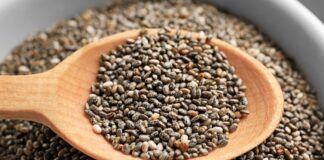 Son yıllarda sağlıklı yaşam ve dengeli beslenme konularına olan ilginin artmasıyla birlikte bazı besinler ön plana çıkmaya başladı. Bu besinlerin başında gelen chia tohumu, küçük boyutuna rağmen mutfaklarda ve beslenme planlarında önemli bir yer edinmiş durumda. Doğal yapısı, kullanım kolaylığı ve farklı tariflere uyum sağlaması sayesinde chia tohumu tüketimi giderek yaygınlaşıyor. Konulu bir haber görseli.