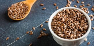 Son yıllarda sağlıklı yaşam arayışının artmasıyla birlikte, geleneksel besinler yeniden gündeme gelmeye başladı. Bu besinlerin başında gelen keten tohumu, hem geçmişten gelen kullanım alışkanlıkları hem de modern beslenme trendleriyle dikkat çekiyor. Küçük yapısına rağmen beslenme kültüründe önemli bir yere sahip olan keten tohumu, özellikle doğal beslenme anlayışını benimseyen bireyler tarafından tercih ediliyor. Konulu bir haber görseli.