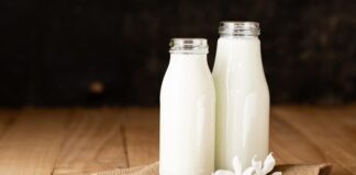 Beslenme alışkanlıklarının hızla değiştiği günümüzde, bireyler tükettikleri gıdaların içeriğine her zamankinden daha fazla dikkat ediyor. Özellikle sindirim sorunları yaşayan ya da daha dengeli bir yaşam hedefleyen kişiler için laktozsuz doğal beslenme önemli bir alternatif olarak öne çıkıyor. Süt ve süt ürünlerinde bulunan laktozun bazı bireylerde rahatsızlığa yol açması, bu beslenme modelinin yalnızca bir tercih değil, aynı zamanda bir ihtiyaç olarak görülmesine neden oluyor. Konulu bir haber görseli.