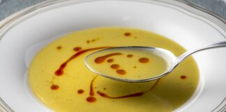 Baklagiller denildiğinde ilk akla gelen besinlerden biri olan mercimek, yüzyıllardır Anadolu sofralarının vazgeçilmezleri arasında yer alıyor. Günümüzde artan beslenme bilinciyle birlikte mercimek tüketimi, yalnızca alışkanlıkların değil, modern sağlıklı beslenme anlayışının da temel unsurlarından biri haline gelmiş durumda. Ekonomik olması, kolay ulaşılabilirliği ve yüksek besin değeri mercimeği her kesim için önemli bir gıda haline getiriyor. Konulu bir haber görseli.