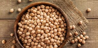 Baklagiller ailesinin en köklü üyelerinden biri olan nohut, yüzyıllardır Anadolu mutfağının temel besin kaynakları arasında yer alıyor. Günümüzde artan sağlıklı yaşam arayışlarıyla birlikte nohut tüketimi, yalnızca geleneksel bir alışkanlık olmaktan çıkıp bilinçli sağlıklı beslenme anlayışının önemli bir parçası haline gelmiş durumda. Hem ekonomik hem de besleyici olması, nohudu farklı yaş grupları için vazgeçilmez kılıyor. Konulu bir haber görseli.