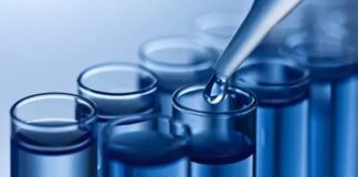 Sıvı alımının dengelenmesi, sağlıklı bir yaşam sürdürmenin en temel ama çoğu zaman göz ardı edilen unsurlarından biri olarak öne çıkıyor. Günlük hayatın yoğun temposu içinde insanlar ne kadar sıvı tükettiklerini fark etmeden günü tamamlayabiliyor. Oysa vücudun büyük bir kısmı sudan oluşur ve bu dengenin korunması, genel yaşam kalitesini doğrudan etkiler. Bu nedenle sıvı alımının dengelenmesi, yalnızca susuzluk hissini gidermekten çok daha fazlasını ifade eder. Konulu bir haber görseli.