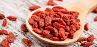 Son yıllarda sağlıklı yaşam ve dengeli beslenme kavramları giderek daha fazla önem kazanırken, bu alanda öne çıkan besin gruplarından biri de süper gıdalar olmuştur. Özellikle süper gıdalar olarak adlandırılan ve besin değeri yüksek yapılarıyla dikkat çeken ürünler, modern beslenme alışkanlıklarının önemli bir parçası hâline gelmiştir. Bu grupta yer alan goji ve acai gibi meyveler, hem geleneksel kullanımları hem de günümüzdeki popülerlikleriyle dikkat çekmektedir. Konulu bir haber görseli.