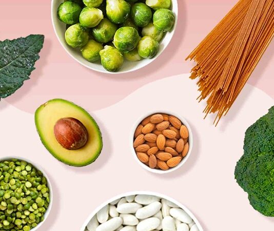 Günümüzde beslenme tercihleri yalnızca kilo kontrolüyle sınırlı kalmıyor, aynı zamanda sindirim sağlığı, enerji dengesi ve uzun vadeli yaşam kalitesiyle de doğrudan ilişkilendiriliyor. Bu noktada yüksek lif tüketimi, uzmanların ve beslenme araştırmalarının sıkça vurguladığı temel başlıklardan biri olarak öne çıkıyor. Lif içeriği zengin gıdaların günlük beslenme düzenine dahil edilmesi, hem bireysel sağlık bilincinin artmasına hem de daha dengeli bir yaşam tarzının benimsenmesine katkı sağlıyor. Konulu bir haber görseli.