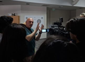 59Academy ve TÜRSAV Öğrencileri MA Kamera’da Uygulamalı Eğitim Aldı Medya ve sinema alanında eğitim gören öğrencilerin, sektörü yakından tanıması amacıyla düzenlenen teknik gezi kapsamında, 59Academy ve TÜRSAV öğrencileri MA Kamera’yı ziyaret etti. Organizasyona öncülük eden Ege Deniz Timur Ellidokuzoğlu, öğrencilerin sektör profesyonelleriyle bir araya gelmesini sağlayarak önemli bir eğitim etkinliğine imza attı. Konulu bir haber görseli. Konulu bir haber görseli.